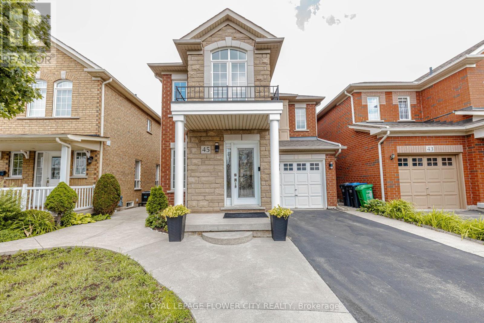 45 Penbridge Circle, Brampton, Ontario  L7A 2R1 - Photo 2 - W13432106