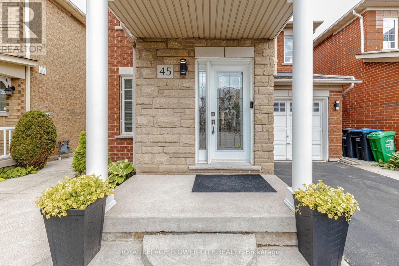 45 Penbridge Circle, Brampton, Ontario  L7A 2R1 - Photo 3 - W13432106