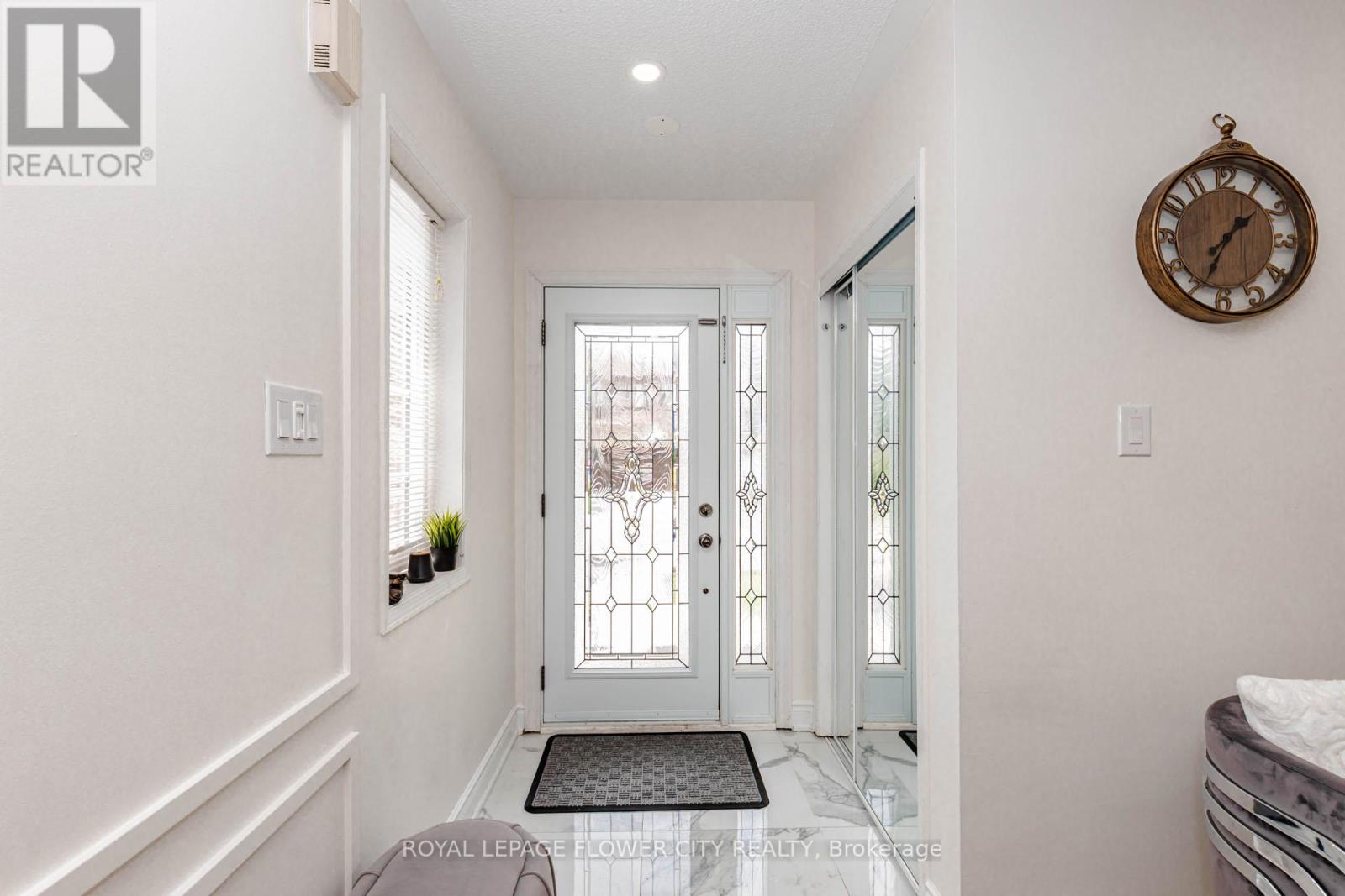 45 Penbridge Circle, Brampton, Ontario  L7A 2R1 - Photo 4 - W13432106