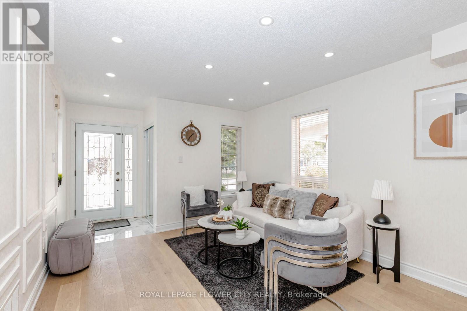 45 Penbridge Circle, Brampton, Ontario  L7A 2R1 - Photo 6 - W13432106