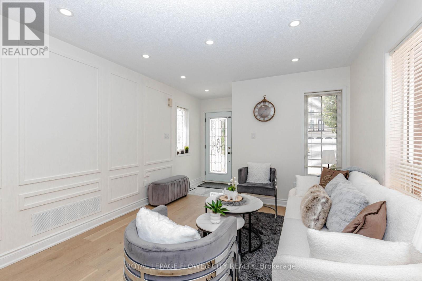 45 Penbridge Circle, Brampton, Ontario  L7A 2R1 - Photo 7 - W13432106