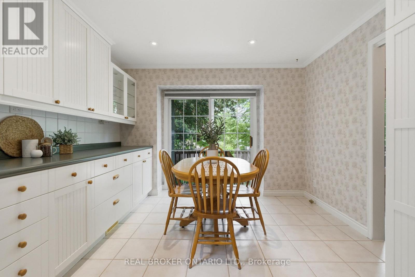 2241 Mansfield Drive, Burlington, Ontario  L7P 3J3 - Photo 10 - W13432112