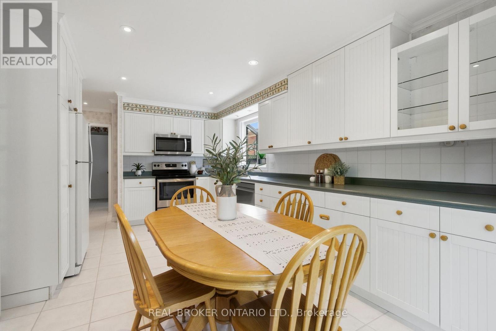 2241 Mansfield Drive, Burlington, Ontario  L7P 3J3 - Photo 12 - W13432112