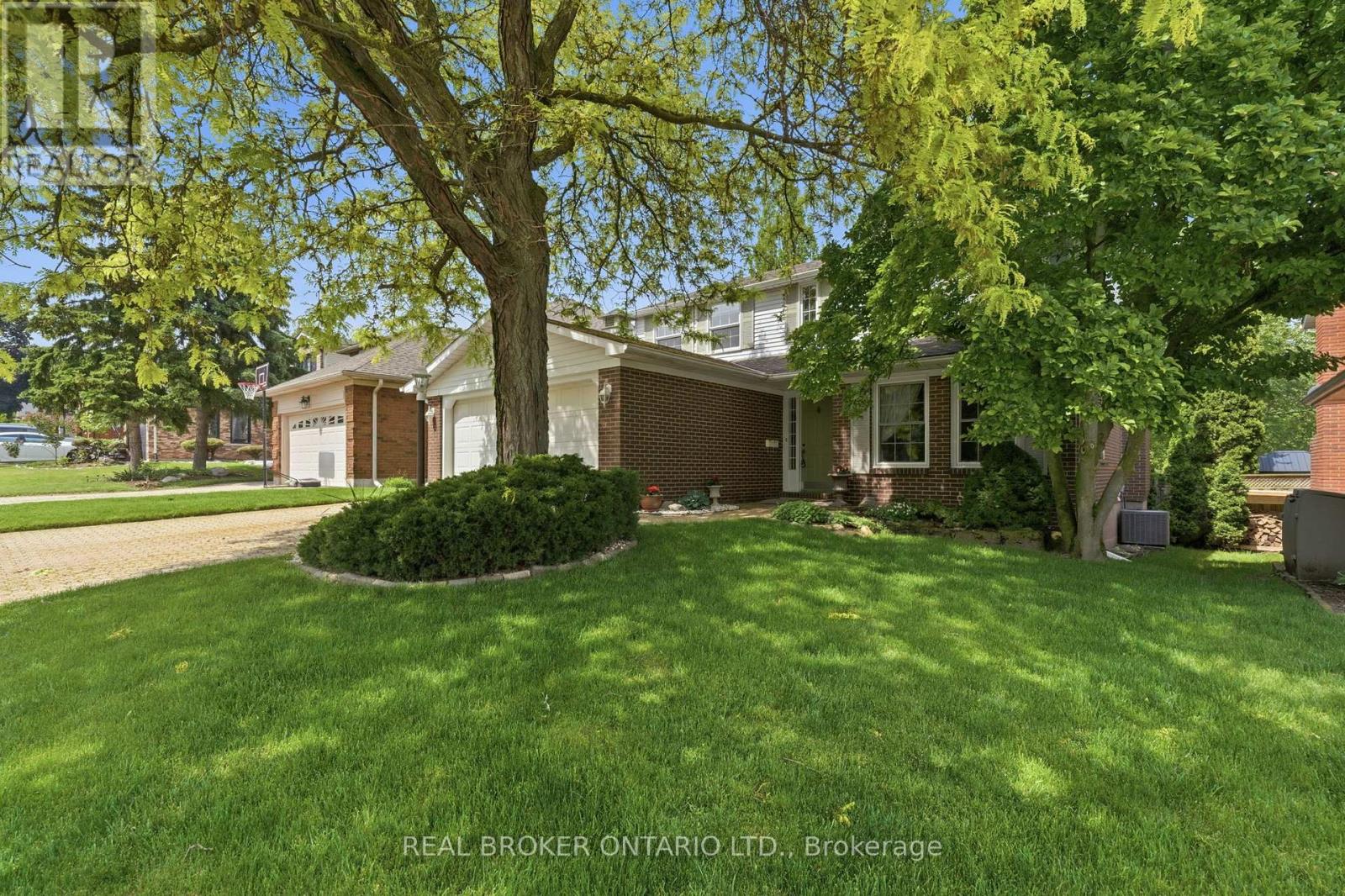 2241 Mansfield Drive, Burlington, Ontario  L7P 3J3 - Photo 3 - W13432112
