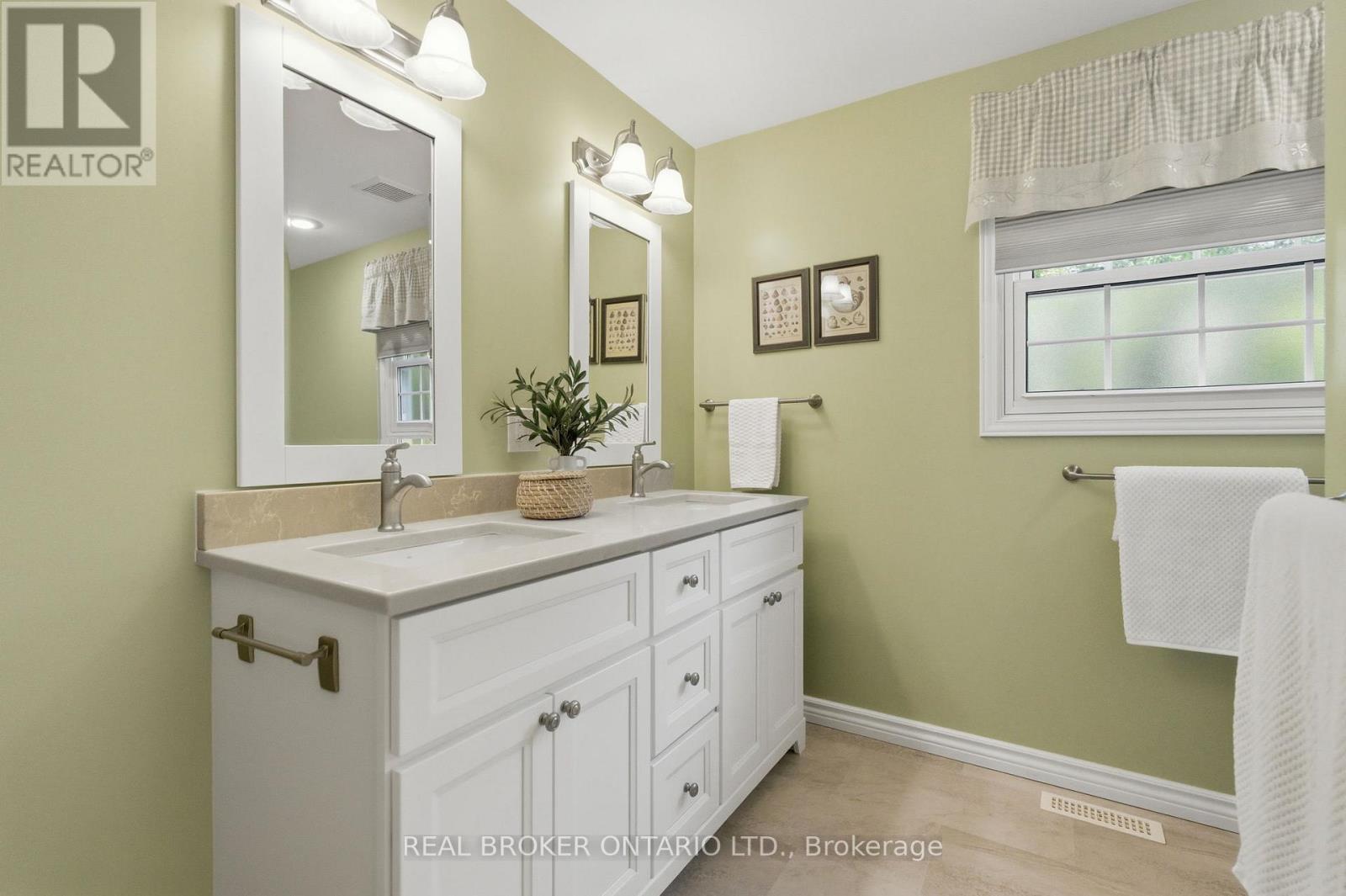2241 Mansfield Drive, Burlington, Ontario  L7P 3J3 - Photo 30 - W13432112