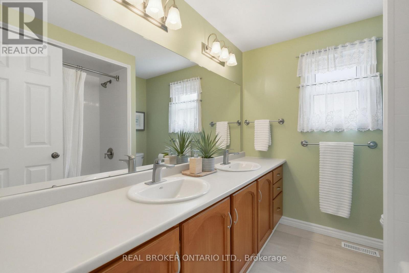 2241 Mansfield Drive, Burlington, Ontario  L7P 3J3 - Photo 39 - W13432112