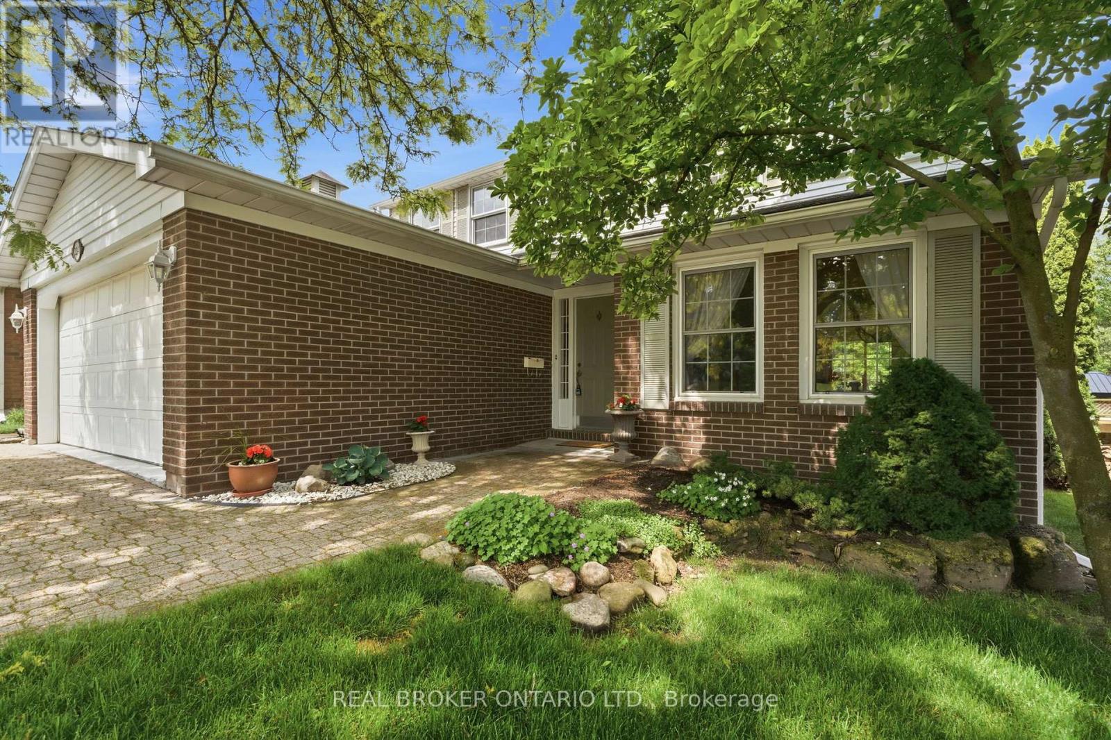 2241 Mansfield Drive, Burlington, Ontario  L7P 3J3 - Photo 4 - W13432112