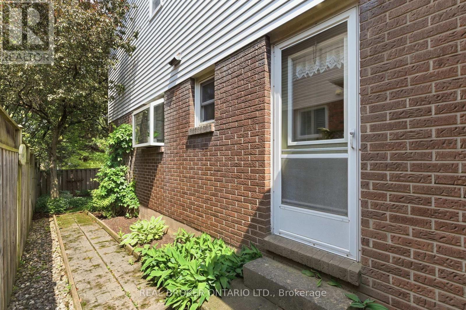 2241 Mansfield Drive, Burlington, Ontario  L7P 3J3 - Photo 43 - W13432112