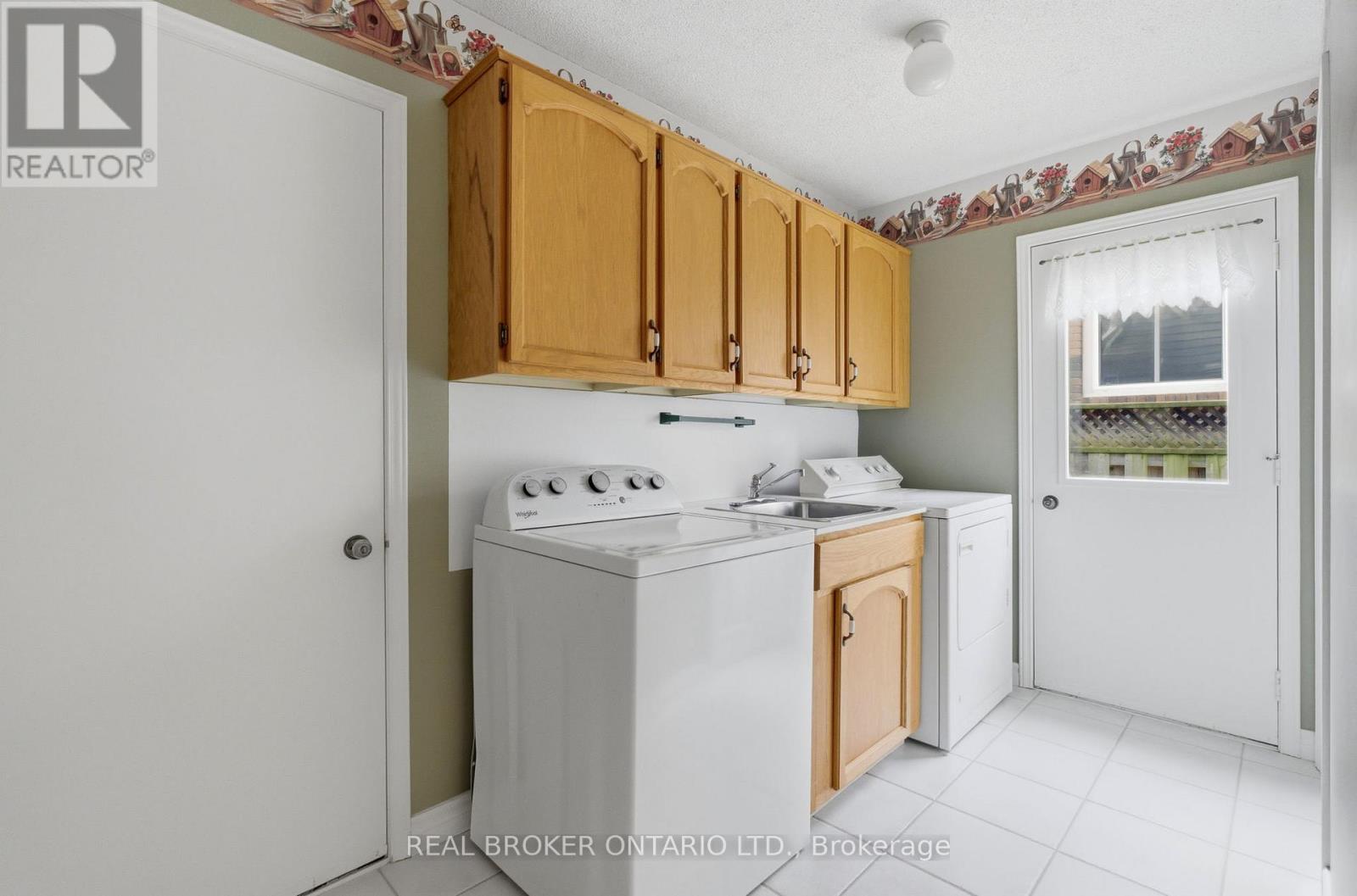 2241 Mansfield Drive, Burlington, Ontario  L7P 3J3 - Photo 8 - W13432112