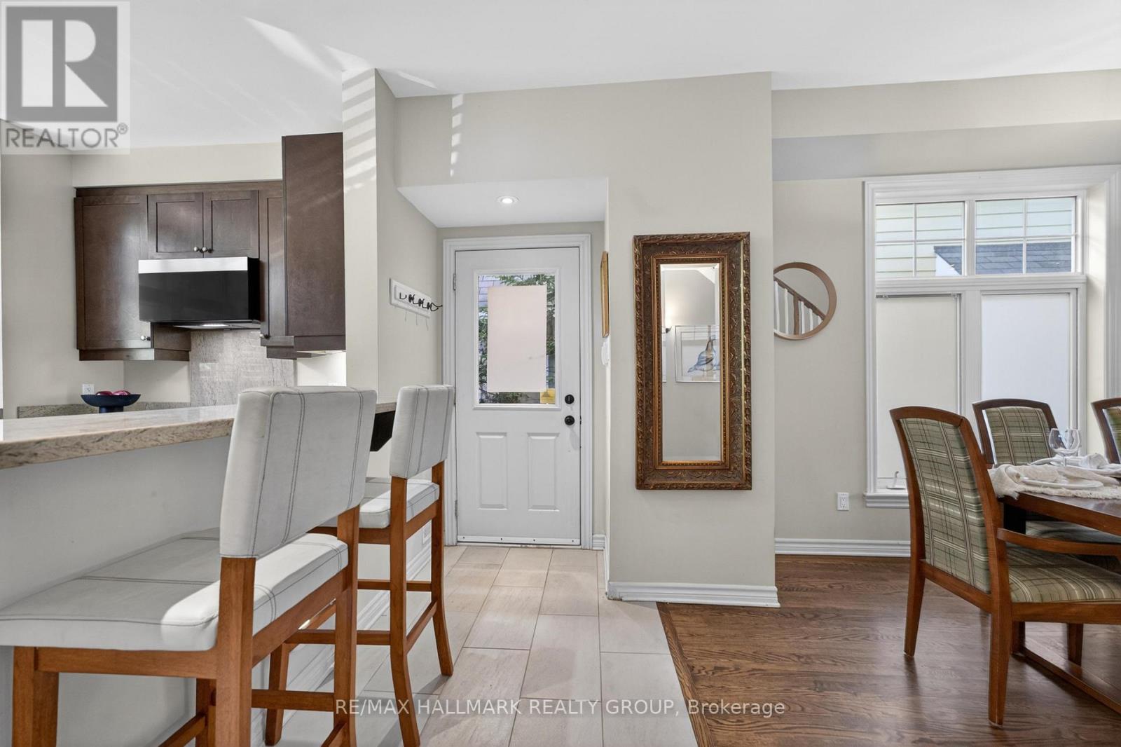 320 Iona Street, Ottawa, Ontario  K1Z 7B9 - Photo 2 - X13432202
