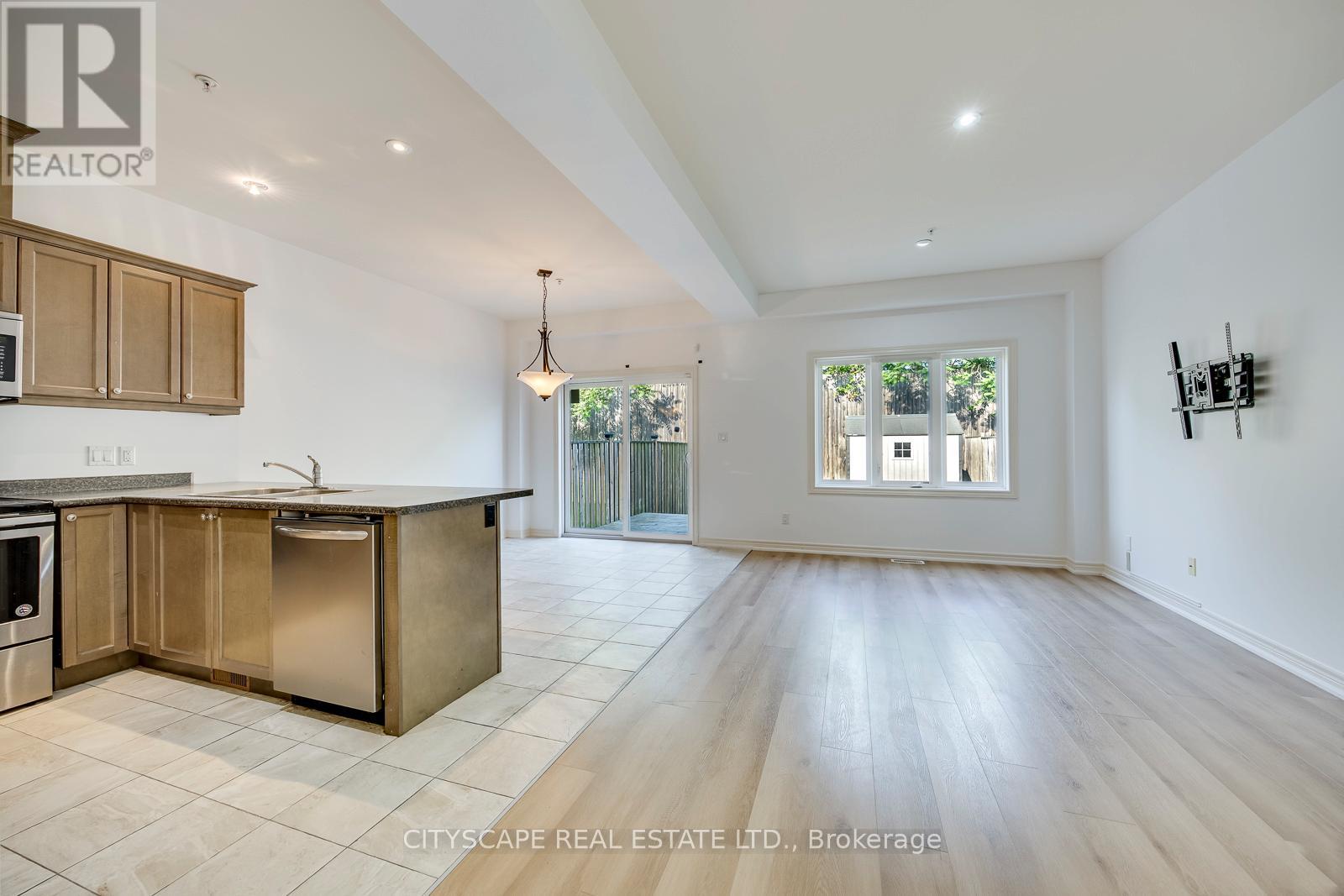 31 Glory Hill Road, St. Catharines, Ontario  L2P 0C7 - Photo 5 - X13432138