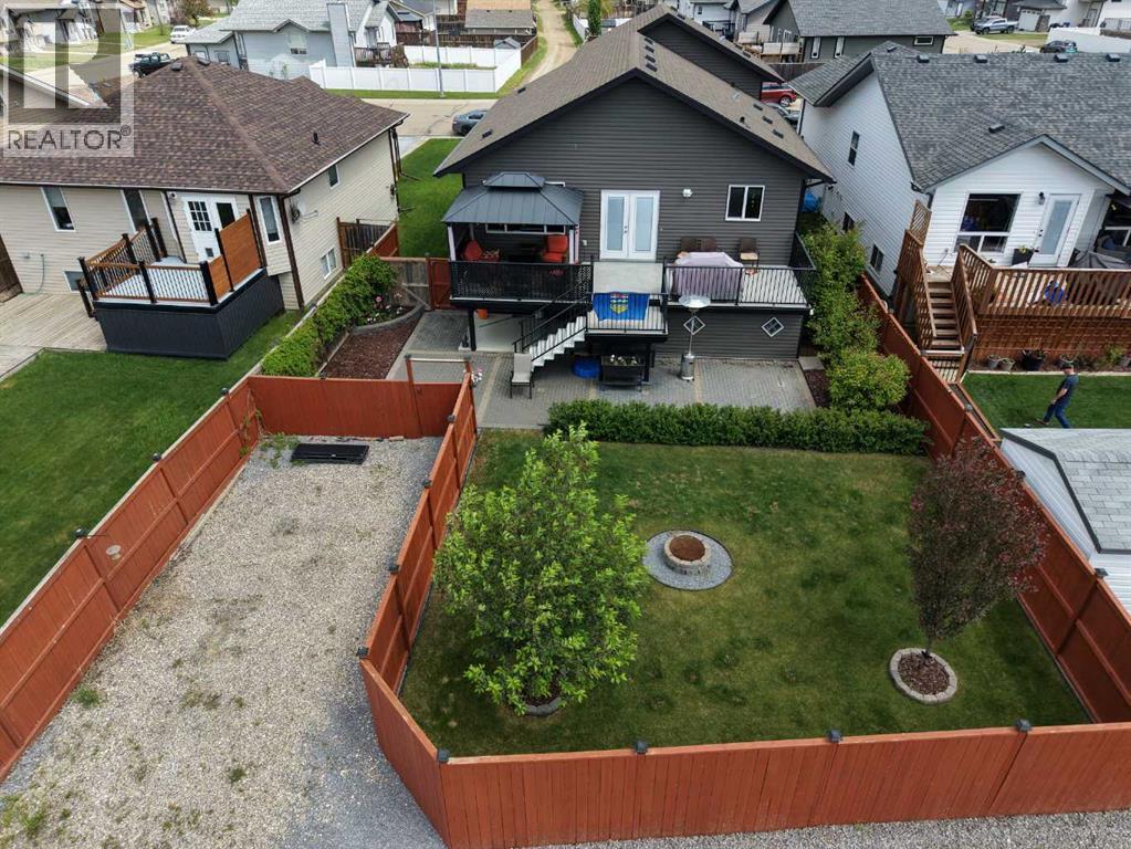 182 Robinson Avenue, Penhold, Alberta  T0M 1R0 - Photo 2 - A2310865