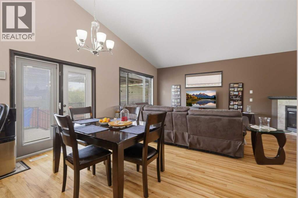 182 Robinson Avenue, Penhold, Alberta  T0M 1R0 - Photo 11 - A2310865