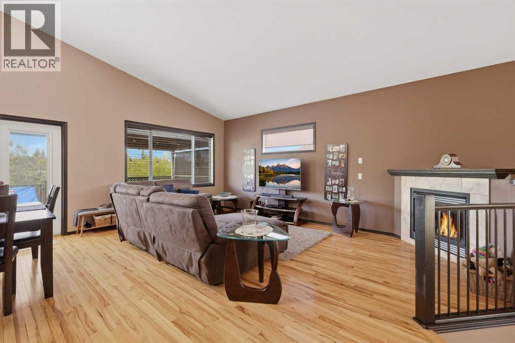 182 Robinson Avenue, Penhold, Alberta  T0M 1R0 - Photo 8 - A2310865