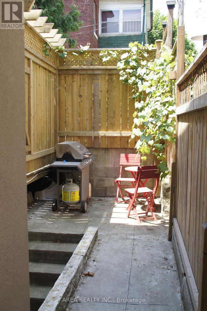 476 Crawford Street, Toronto, Ontario  M6G 3J8 - Photo 2 - C13432306