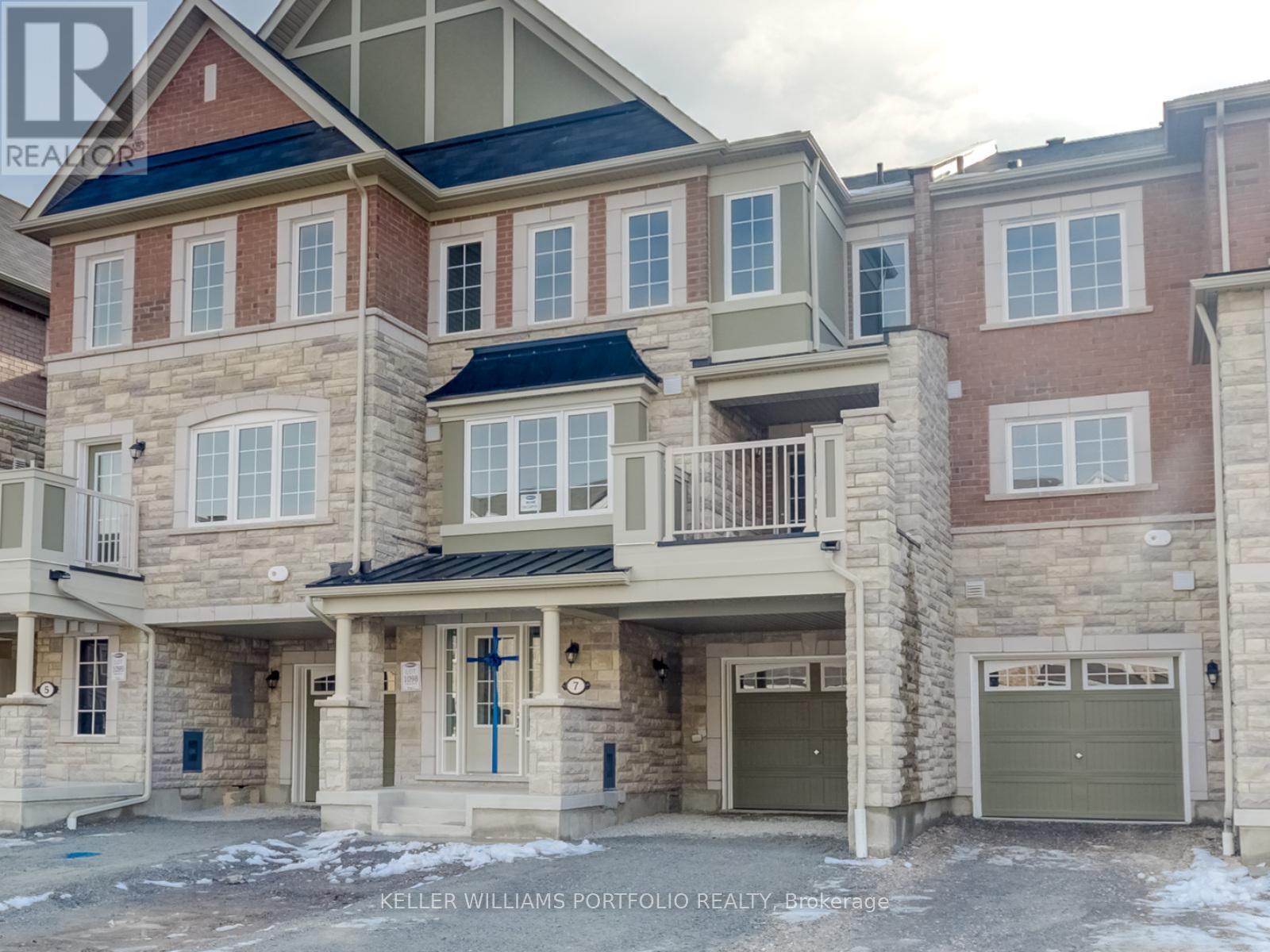 7 Bluegill Crescent, Whitby, Ontario  L1P 0E4 - Photo 2 - E13432204