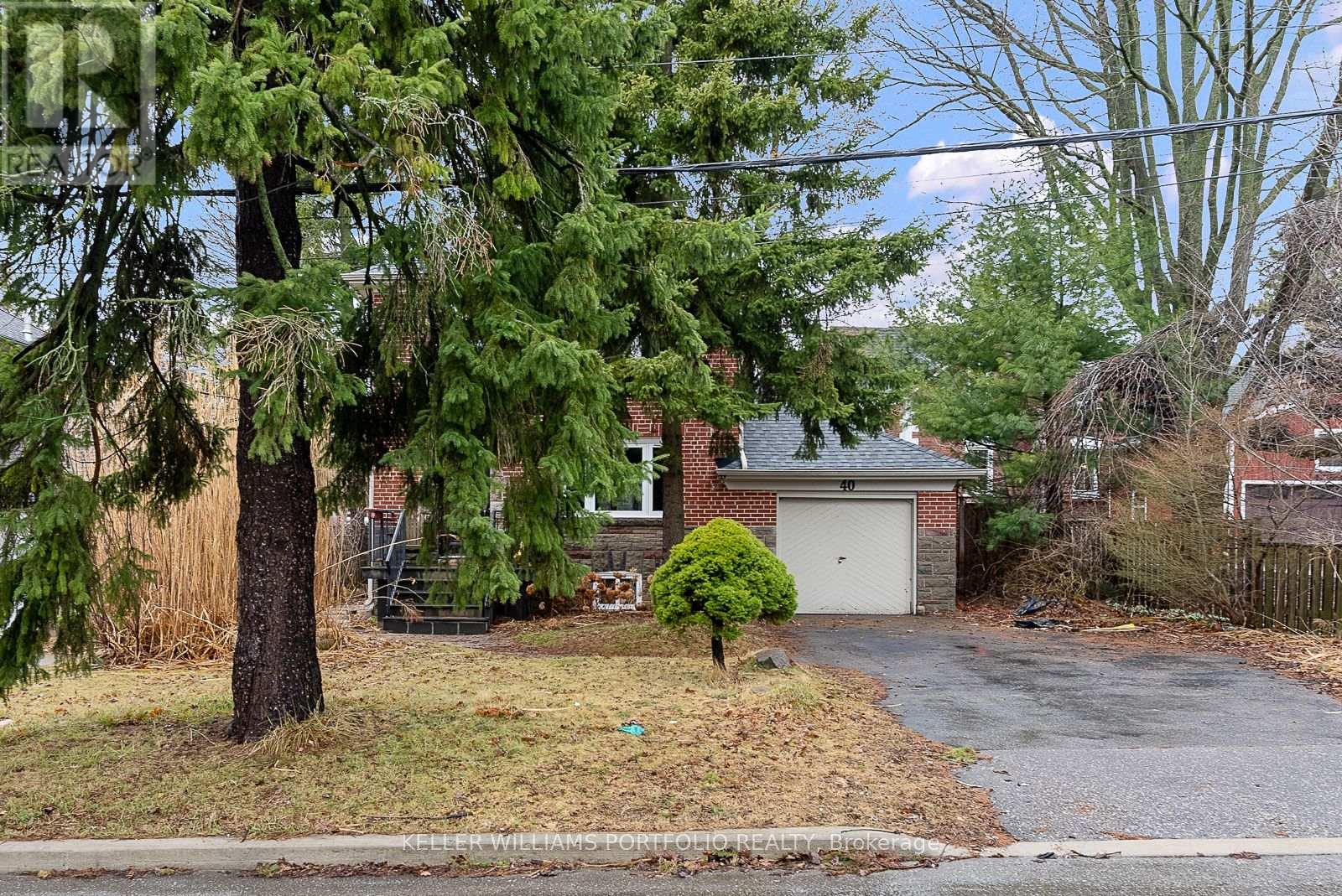 40 SCARBORO CRESCENT, Toronto, Ontario