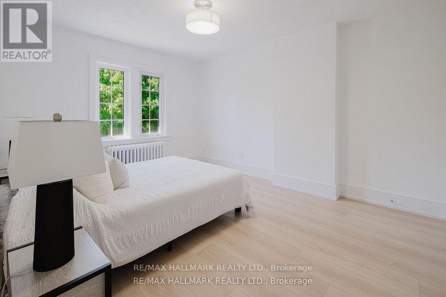 18 Glen Stewart Avenue, Toronto, Ontario  M4E 1P7 - Photo 12 - E13432356
