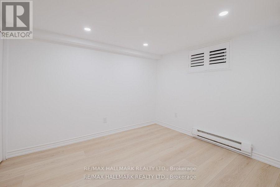 18 Glen Stewart Avenue, Toronto, Ontario  M4E 1P7 - Photo 16 - E13432356