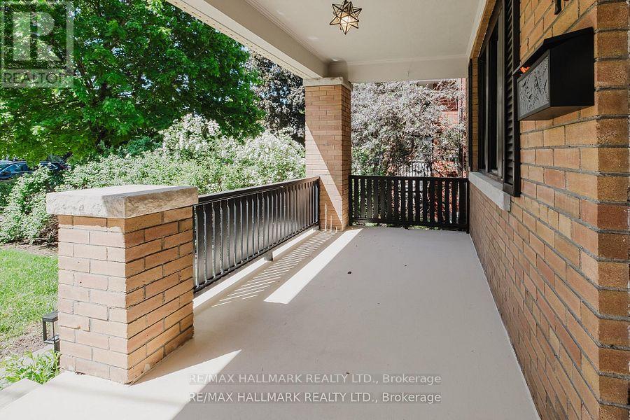 18 Glen Stewart Avenue, Toronto, Ontario  M4E 1P7 - Photo 21 - E13432356