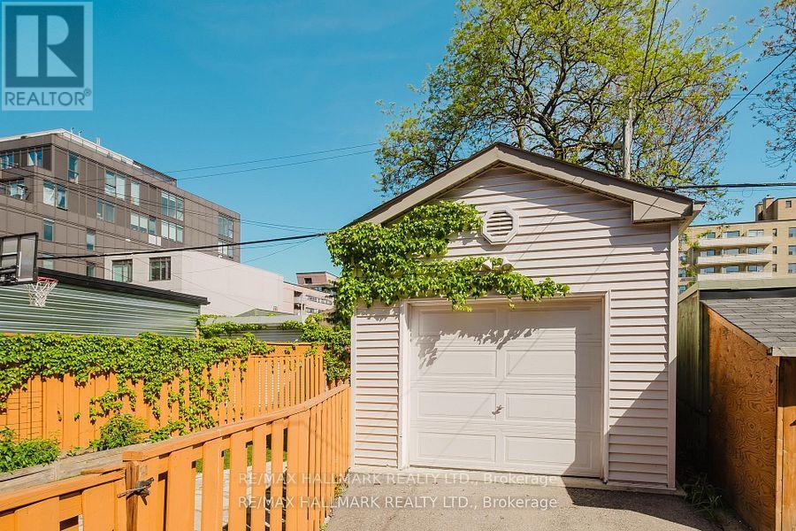 18 Glen Stewart Avenue, Toronto, Ontario  M4E 1P7 - Photo 23 - E13432356