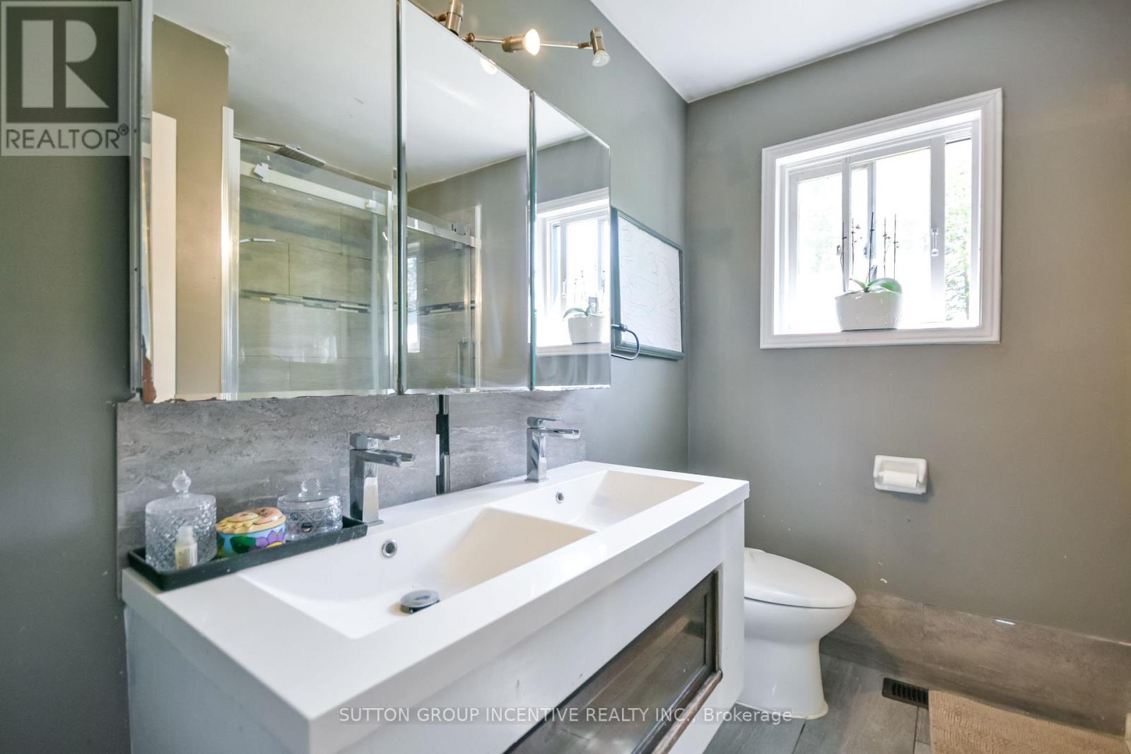 2448 Wallace Avenue, Innisfil, Ontario  L9S 2G5 - Photo 13 - N13214388