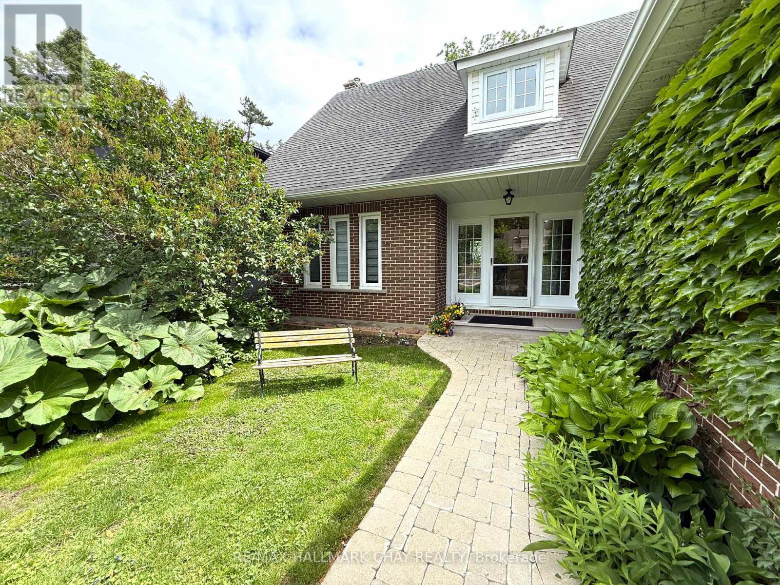 365 Codrington Street, Barrie, Ontario  L4M 1S9 - Photo 3 - S13432318