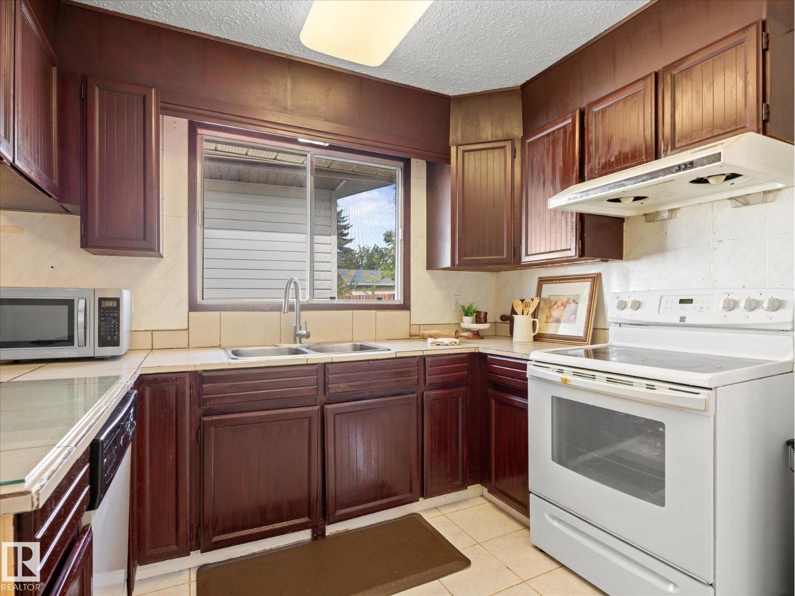 11408 165 Av NW, Edmonton, Alberta  T5X 3W6 - Photo 13 - E4493061