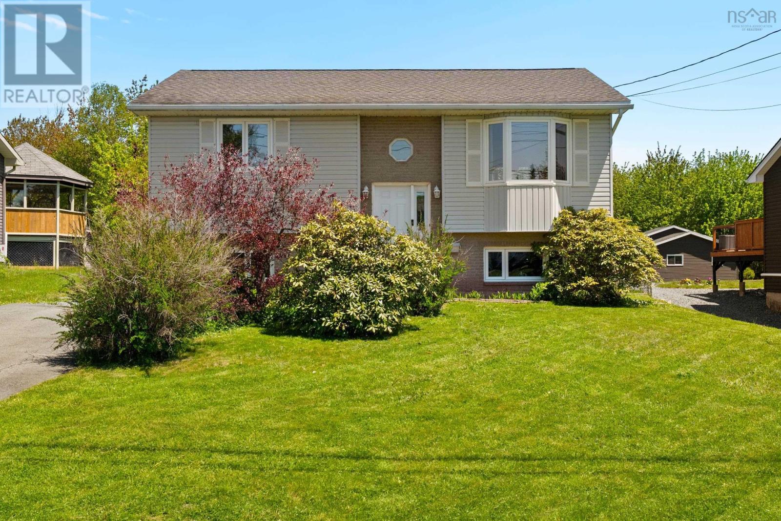 18 Old Lawrencetown Road, Dartmouth, Nova Scotia B2W 6H5 - Photo 2 - 202613987