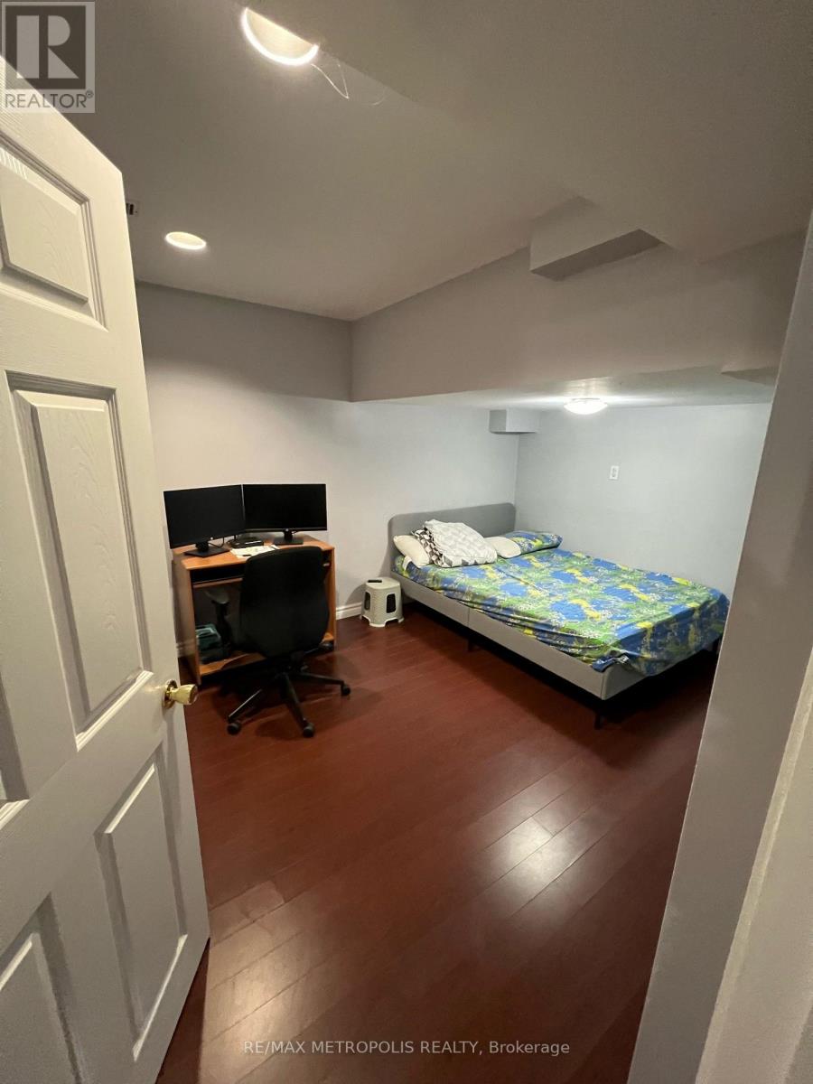 Bsmt - 5884 Chorley Place, Mississauga, Ontario  L5M 5L7 - Photo 7 - W13432208