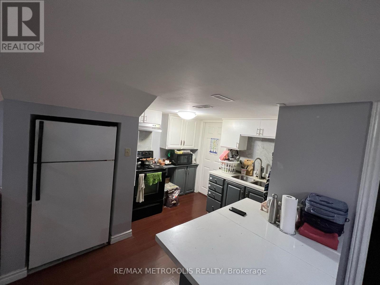 Bsmt - 5884 Chorley Place, Mississauga, Ontario  L5M 5L7 - Photo 8 - W13432208