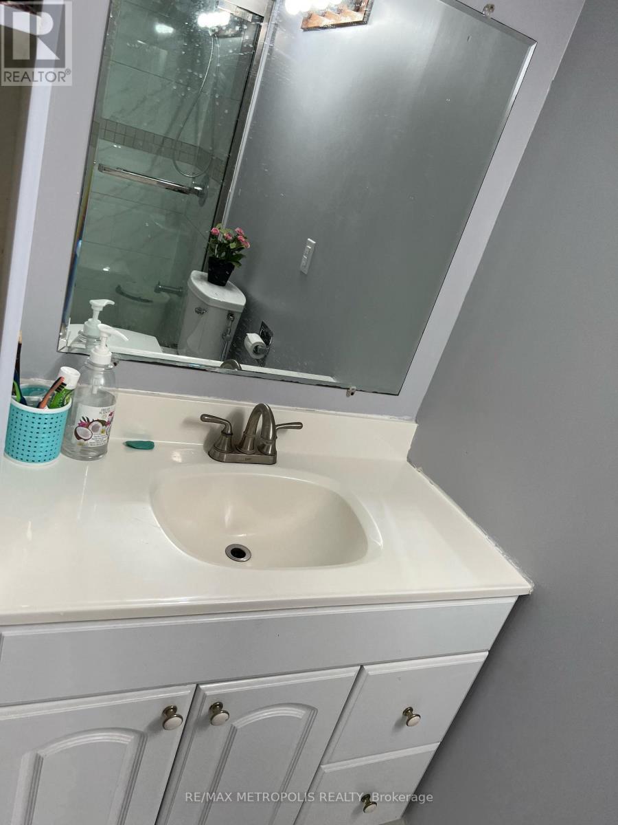 Bsmt - 5884 Chorley Place, Mississauga, Ontario  L5M 5L7 - Photo 9 - W13432208