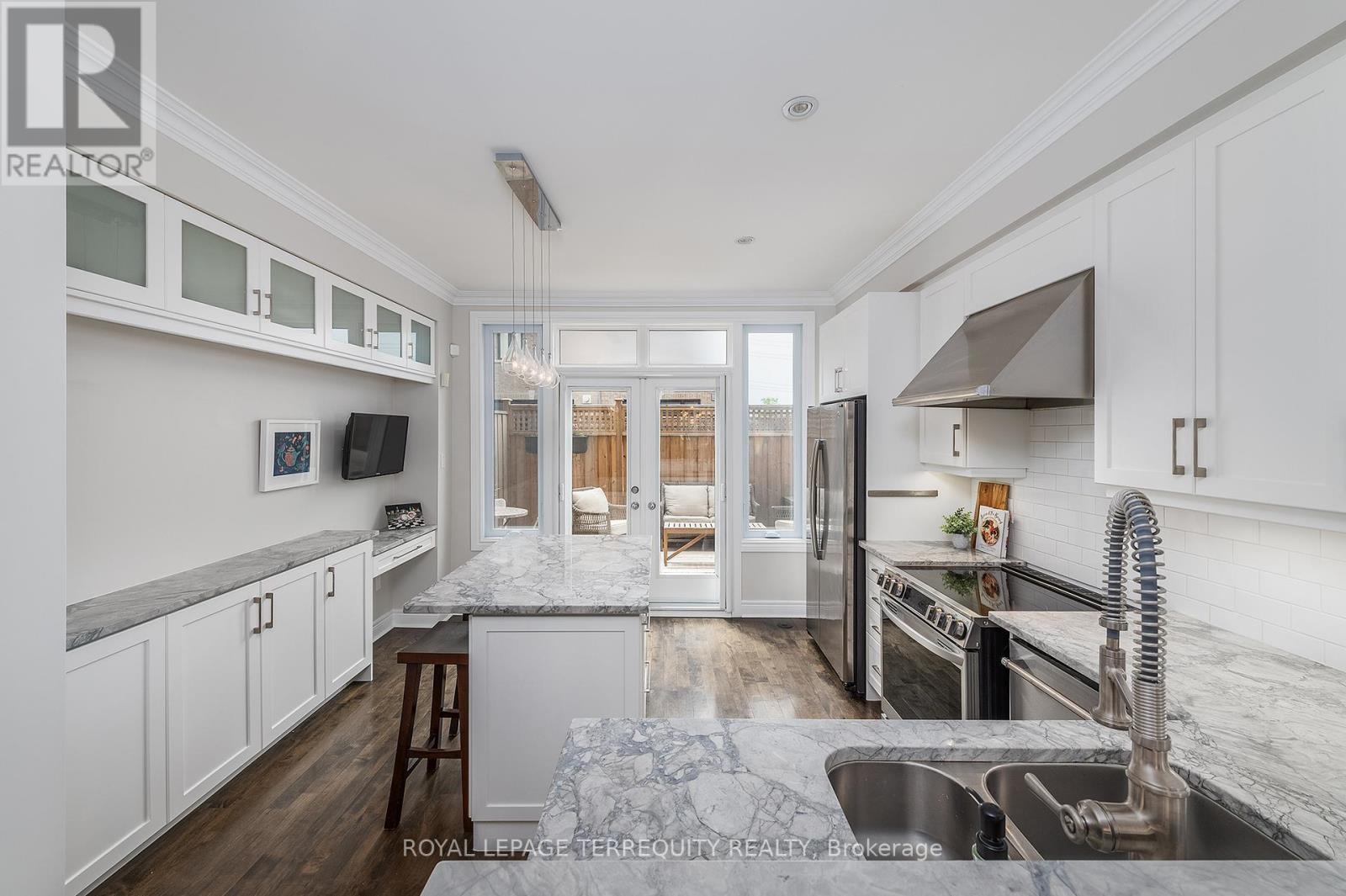 69 Lobo Mews, Toronto, Ontario  M8Z 0B2 - Photo 11 - W13432236