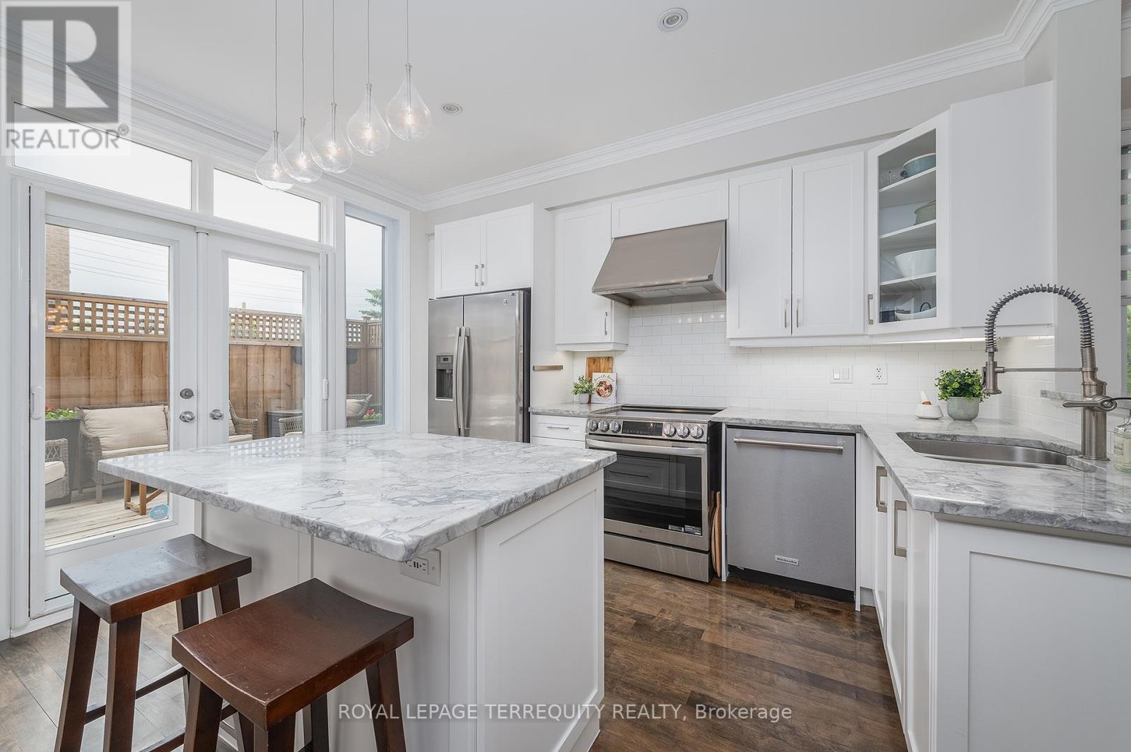 69 Lobo Mews, Toronto, Ontario  M8Z 0B2 - Photo 12 - W13432236