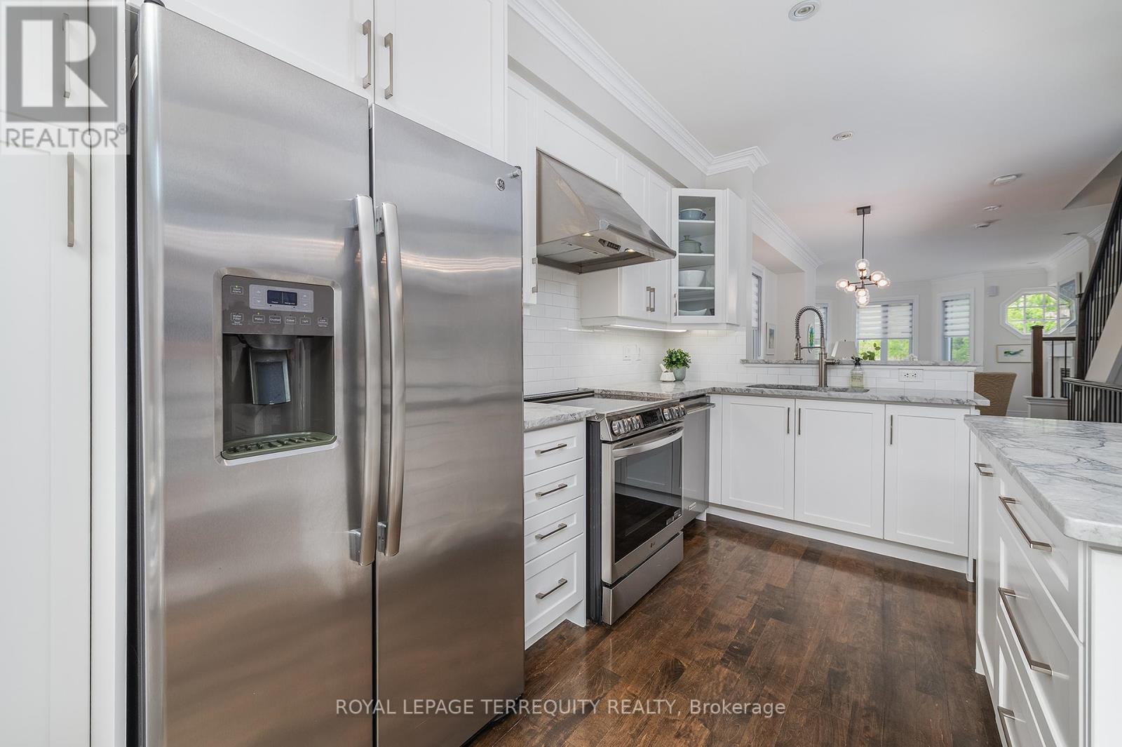 69 Lobo Mews, Toronto, Ontario  M8Z 0B2 - Photo 17 - W13432236