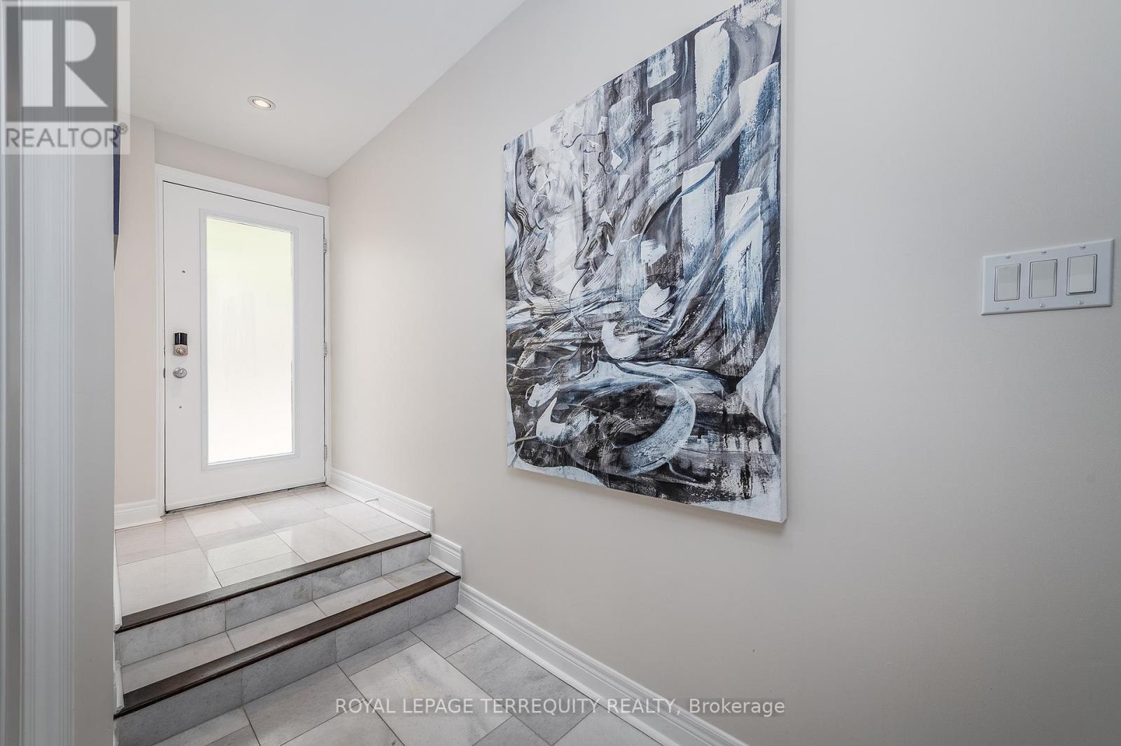 69 Lobo Mews, Toronto, Ontario  M8Z 0B2 - Photo 3 - W13432236