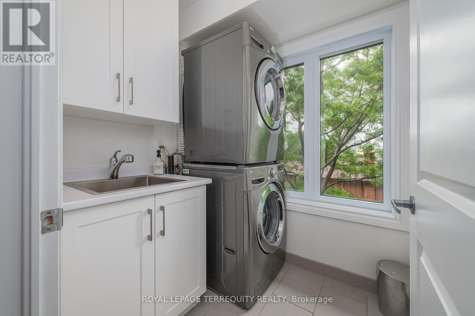 69 Lobo Mews, Toronto, Ontario  M8Z 0B2 - Photo 40 - W13432236
