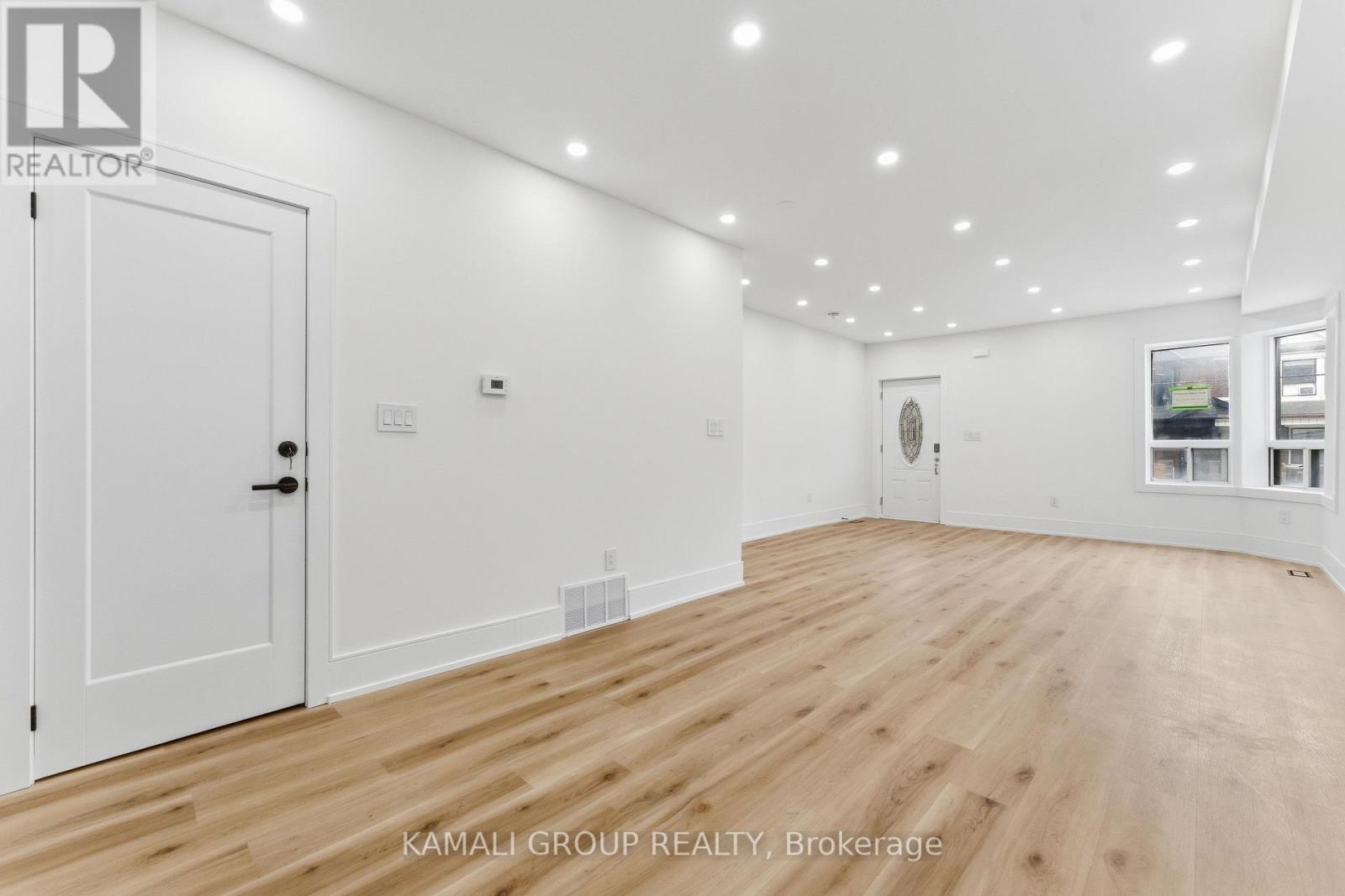 Main & Upper - 154 Wallace Avenue, Toronto, Ontario  M6H 1V2 - Photo 11 - W13432294