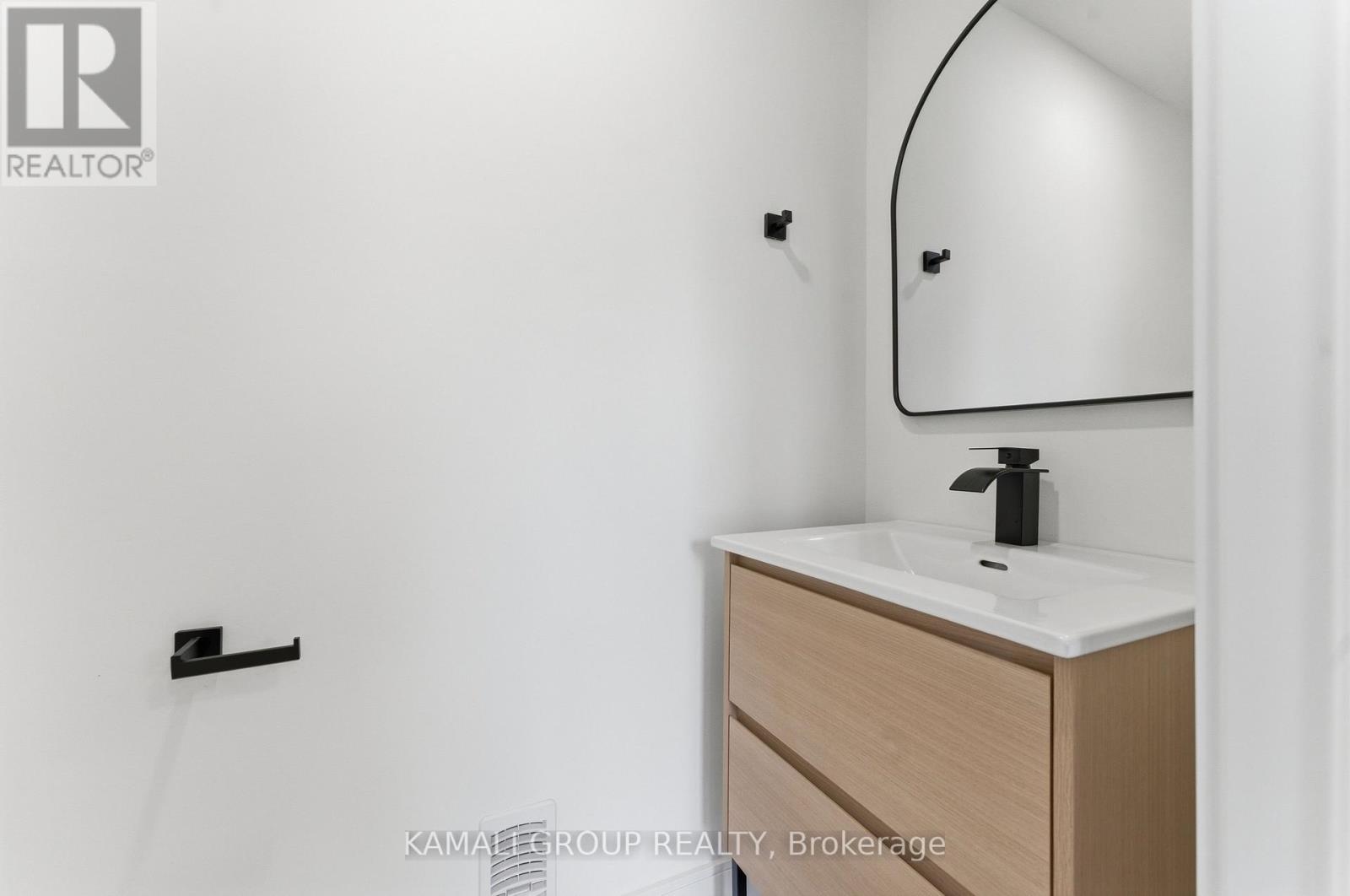 Main & Upper - 154 Wallace Avenue, Toronto, Ontario  M6H 1V2 - Photo 17 - W13432294