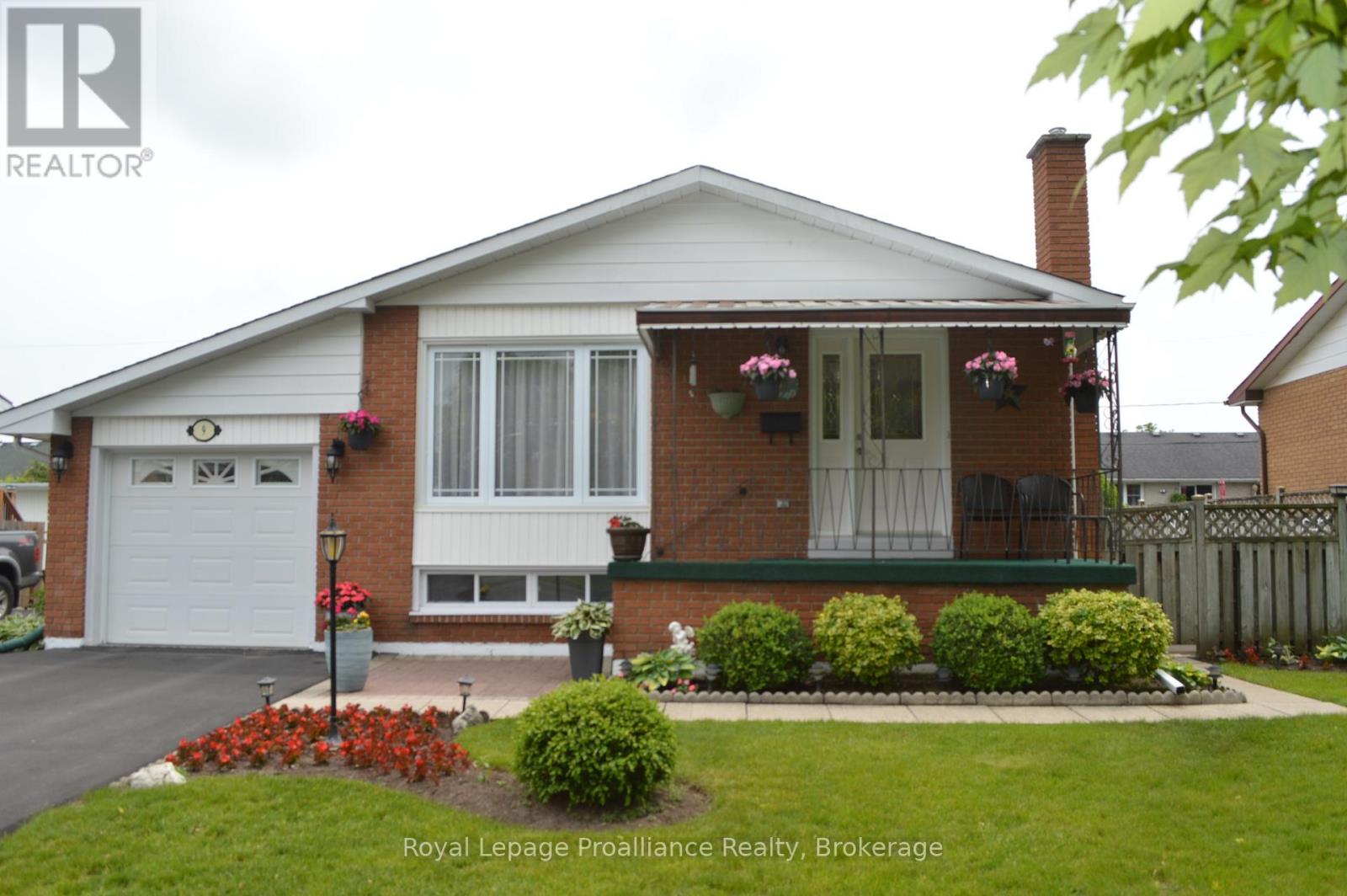 9 Austin Street, Quinte West, Ontario  K8V 1Z2 - Photo 1 - X13432702