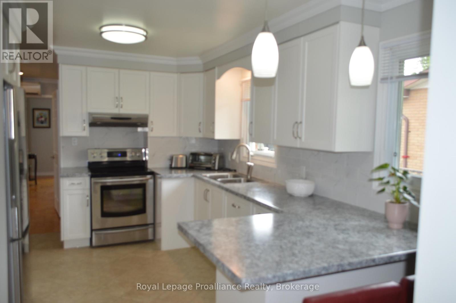 9 Austin Street, Quinte West, Ontario  K8V 1Z2 - Photo 2 - X13432702