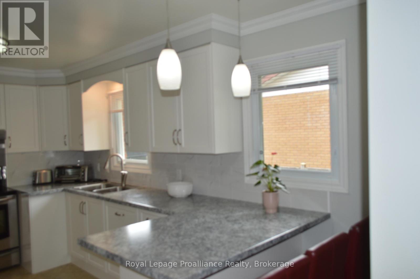 9 Austin Street, Quinte West, Ontario  K8V 1Z2 - Photo 5 - X13432702