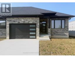 8 - 32 POSTMA CRESCENT, North Middlesex, Ontario