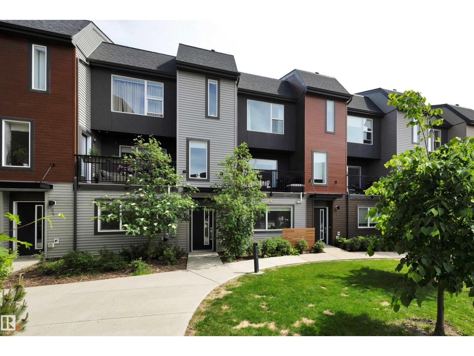 #46 1075 ROSENTHAL BV NW, Edmonton, Alberta