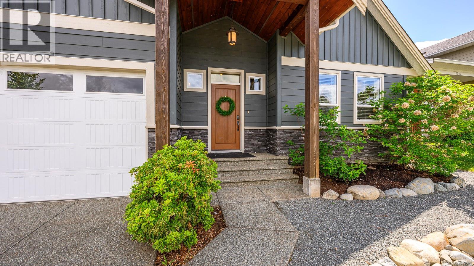 2593 Kendal Ave, Cumberland, British Columbia V0R 1S0 - Photo 2 - 1040039