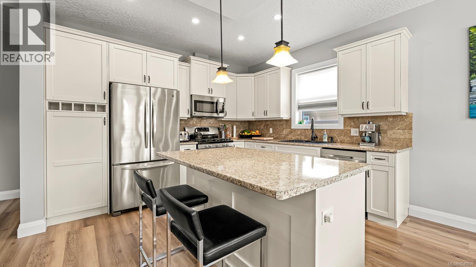 2593 Kendal Ave, Cumberland, British Columbia V0R 1S0 - Photo 8 - 1040039