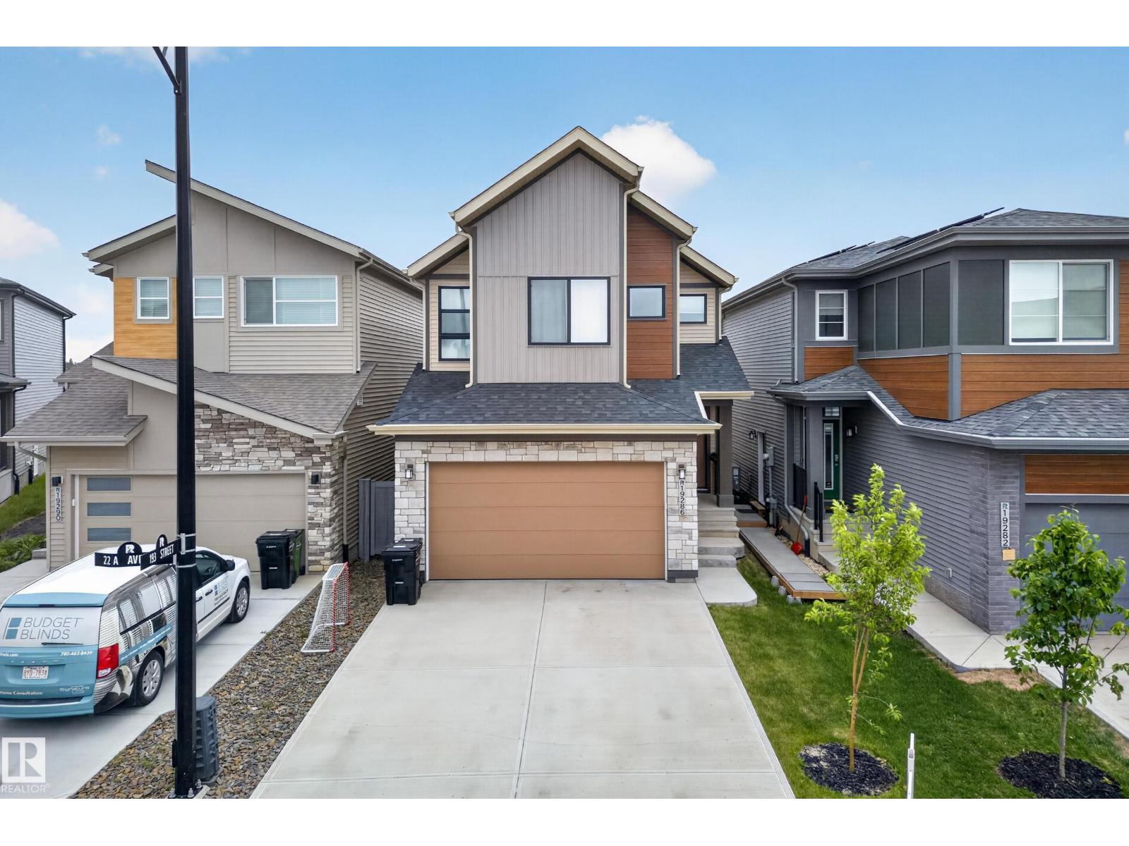 19286 22A AV NW, Edmonton, Alberta
