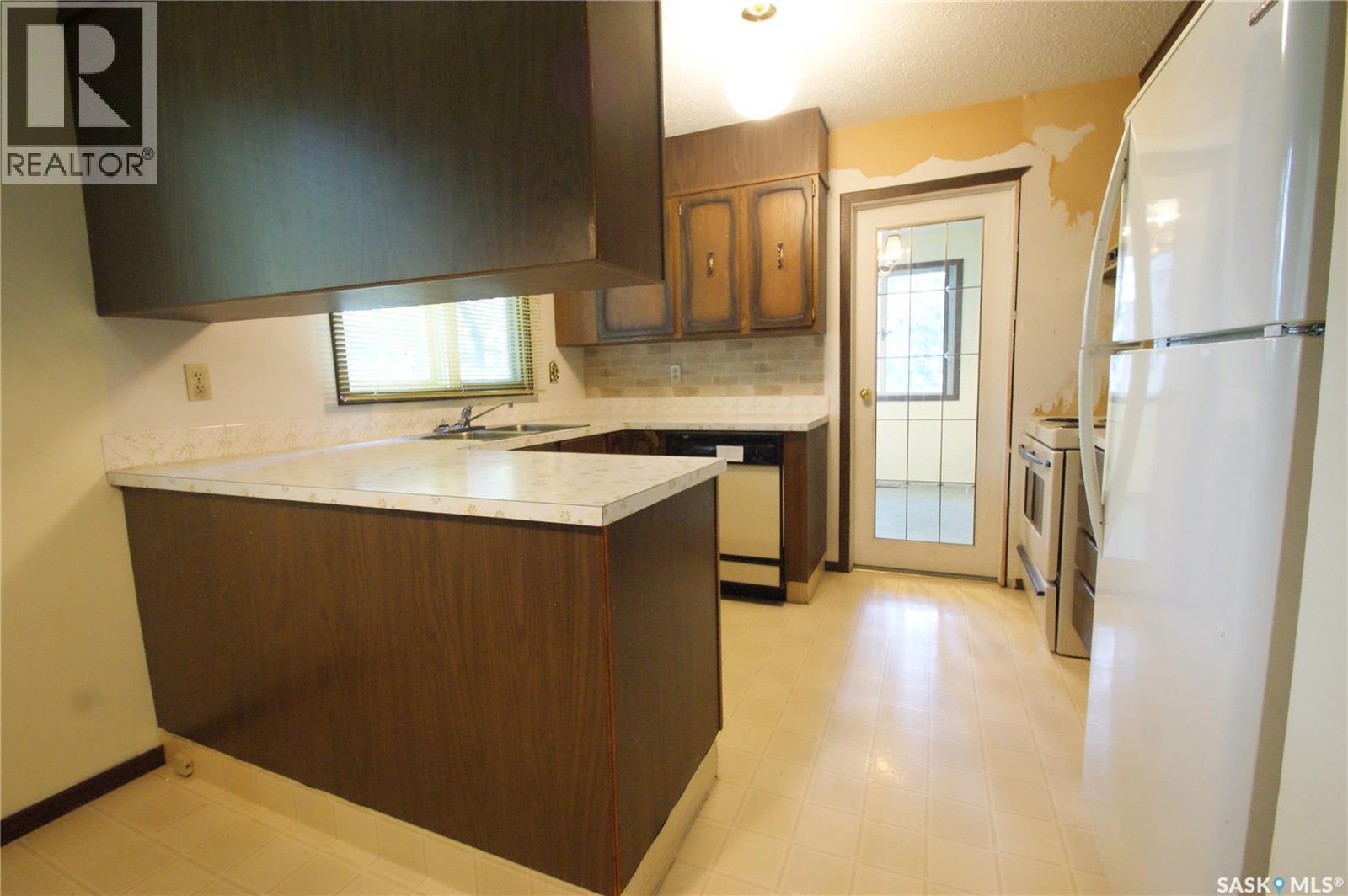 99 Assiniboine Drive, Saskatoon, Saskatchewan  S7K 4E7 - Photo 2 - SK039095