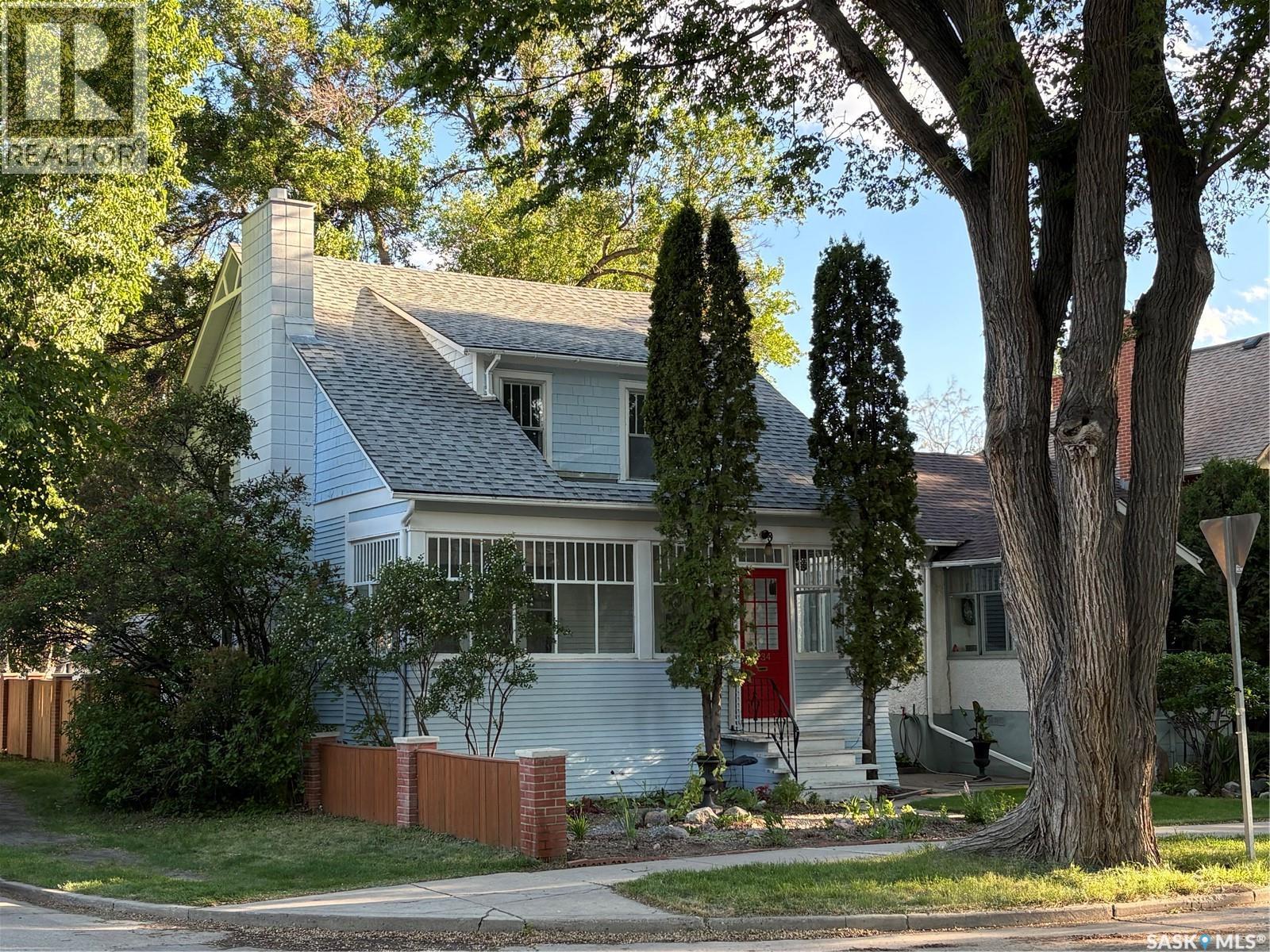 734 10th STREET E, saskatoon, Saskatchewan