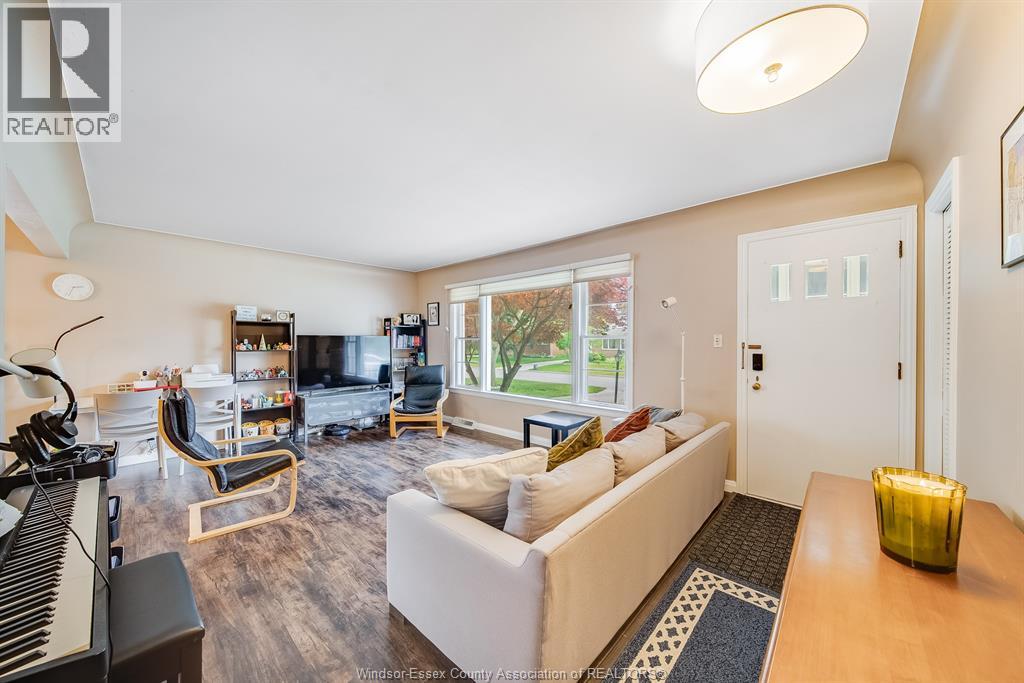 3063 Bruce Avenue, Windsor, Ontario  N9E 1W3 - Photo 4 - 26013340